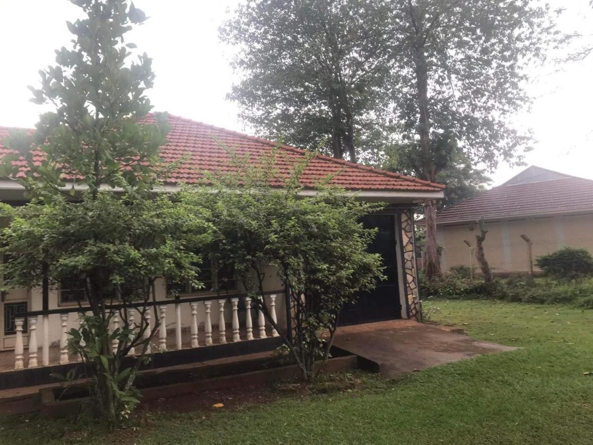Homestaystudio62 Джінджа Екстер'єр фото