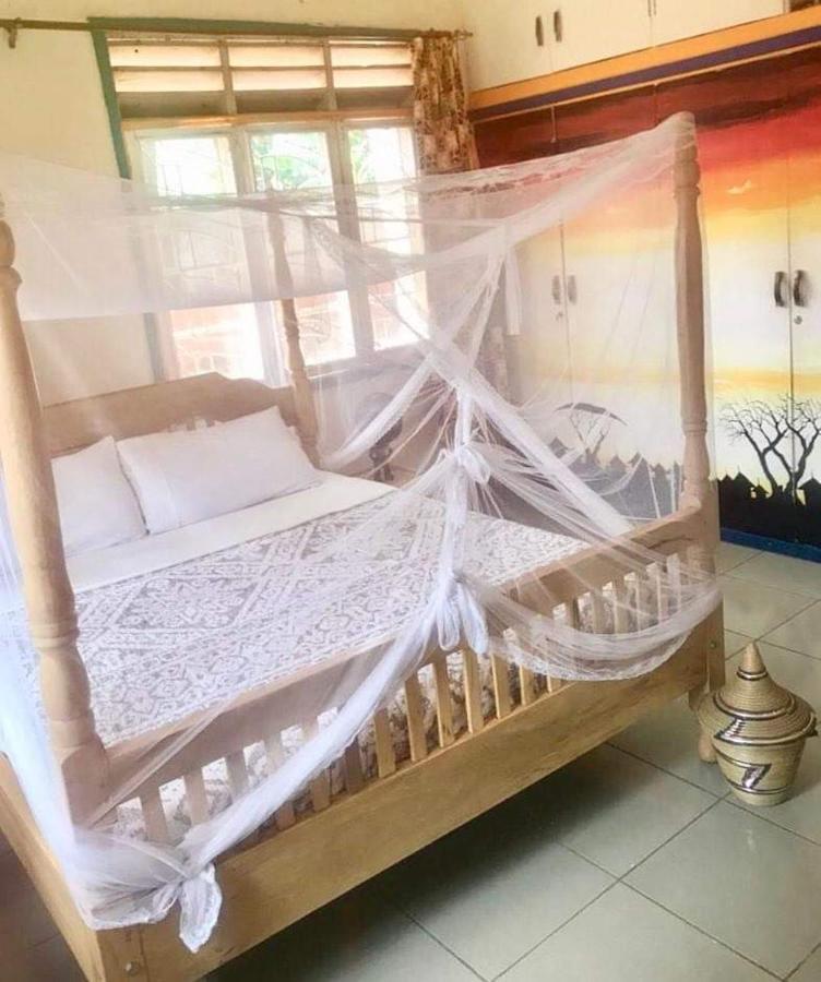 Homestaystudio62 Джінджа Екстер'єр фото